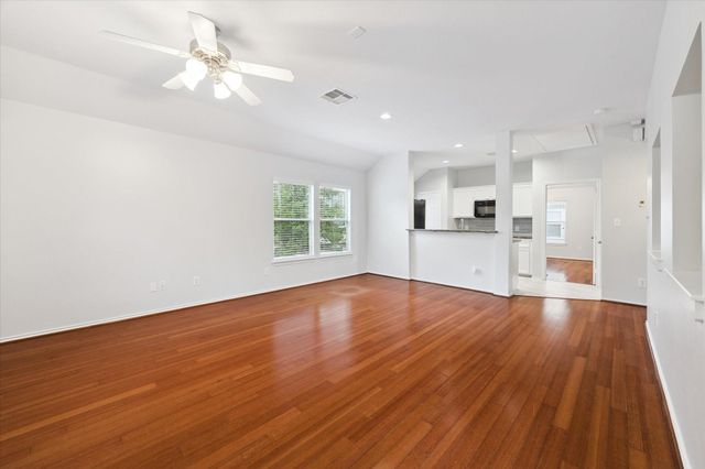 1138 W 25th Street F, Houston, TX 77008