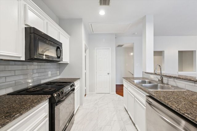 1138 W 25th Street F, Houston, TX 77008