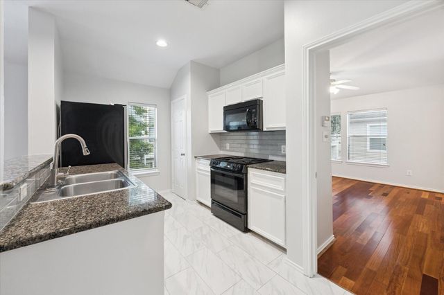 1138 W 25th Street F, Houston, TX 77008