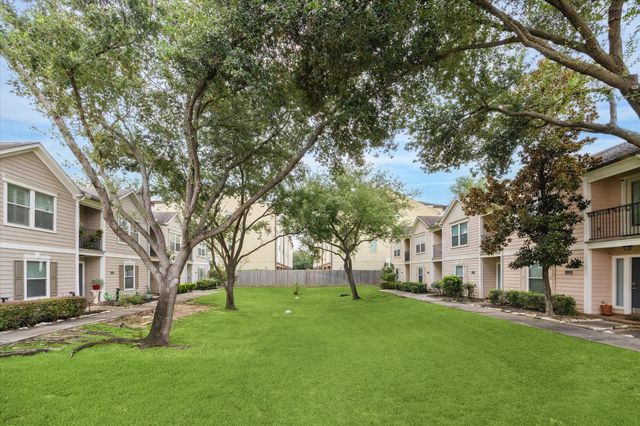 1138 W 25th Street F, Houston, TX 77008