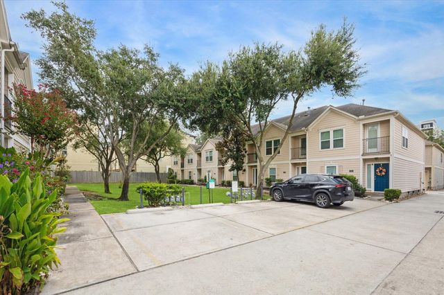1138 W 25th Street F, Houston, TX 77008