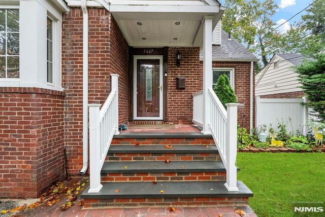 1667 Ardsley Court, Teaneck, NJ 07666