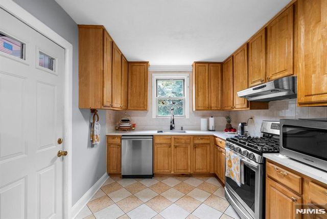 1667 Ardsley Court, Teaneck, NJ 07666