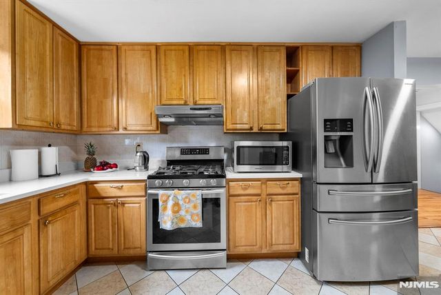 1667 Ardsley Court, Teaneck, NJ 07666