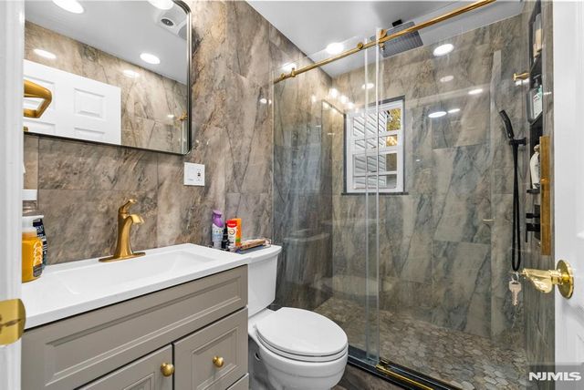 1667 Ardsley Court, Teaneck, NJ 07666