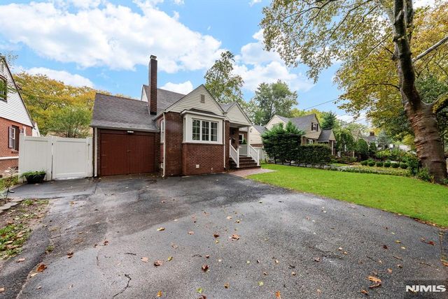 1667 Ardsley Court, Teaneck, NJ 07666