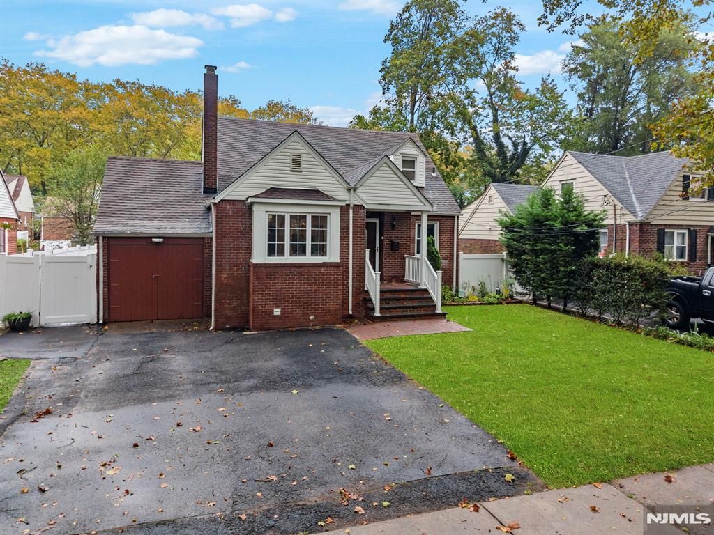 1667 Ardsley Court, Teaneck, NJ 07666