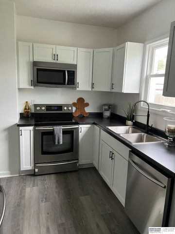 1211 Arbor Street, Omaha, NE 68108