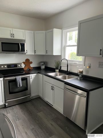 1211 Arbor Street, Omaha, NE 68108