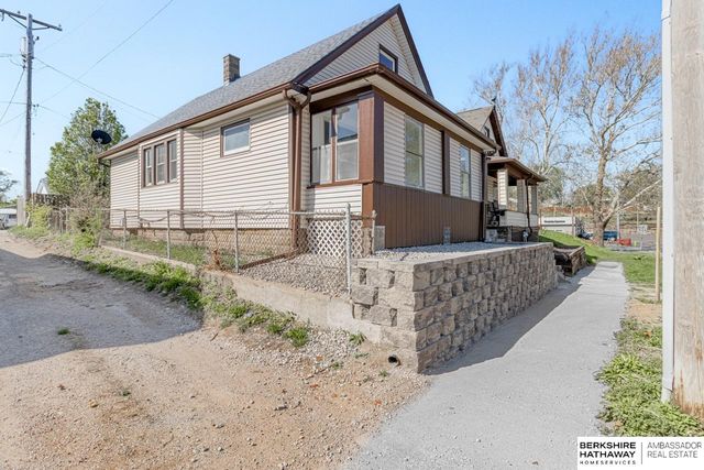 1211 Arbor Street, Omaha, NE 68108