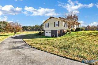 16516 Hampton Lane, Athens, AL 35611