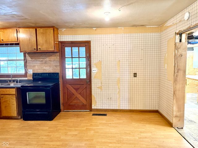 241 Mooreland Drive, Whiteland, IN 46184