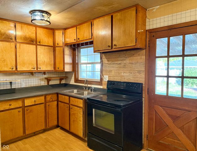 241 Mooreland Drive, Whiteland, IN 46184