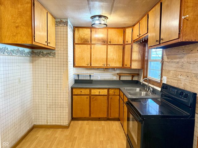 241 Mooreland Drive, Whiteland, IN 46184