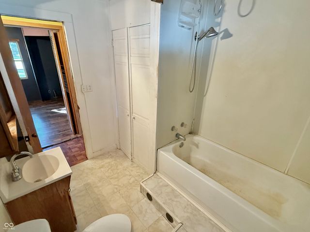 241 Mooreland Drive, Whiteland, IN 46184