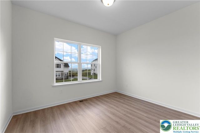 4929 Farrcroft Drive 83B, Forks Twp, PA 18078