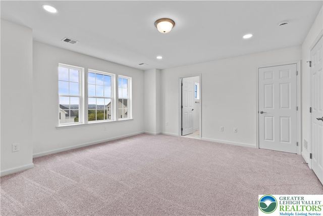 4929 Farrcroft Drive 83B, Forks Twp, PA 18078