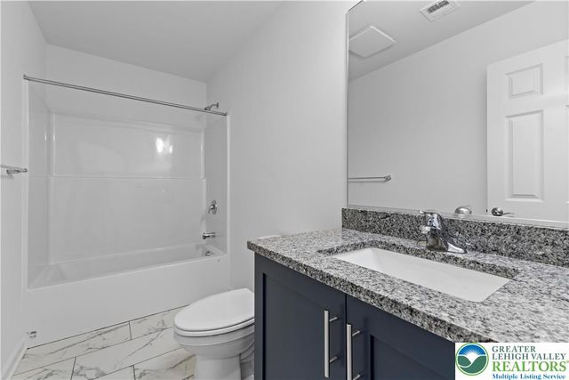 4929 Farrcroft Drive 83B, Forks Twp, PA 18078
