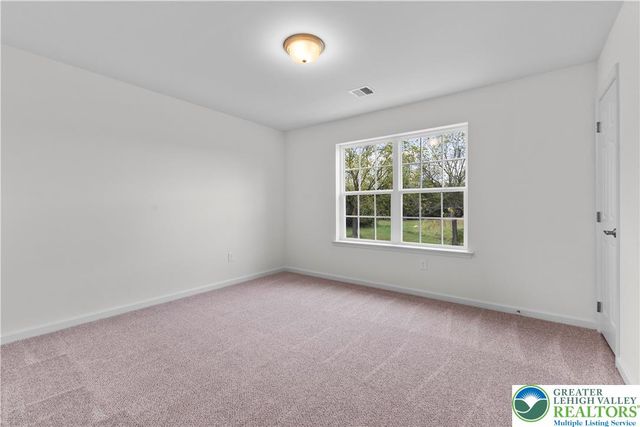 4929 Farrcroft Drive 83B, Forks Twp, PA 18078