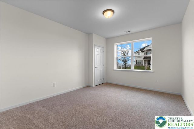 4929 Farrcroft Drive 83B, Forks Twp, PA 18078