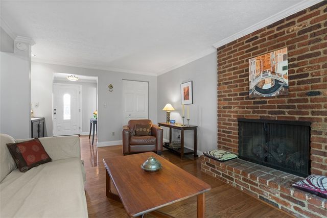 1105 Rial Dr, Bethel Park, PA 15102