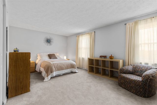 1105 Rial Dr, Bethel Park, PA 15102