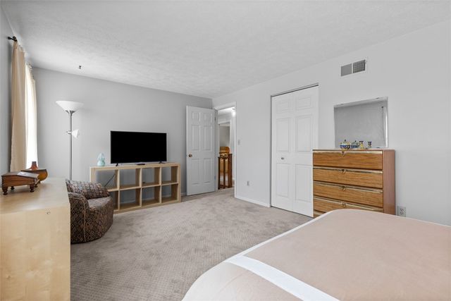 1105 Rial Dr, Bethel Park, PA 15102