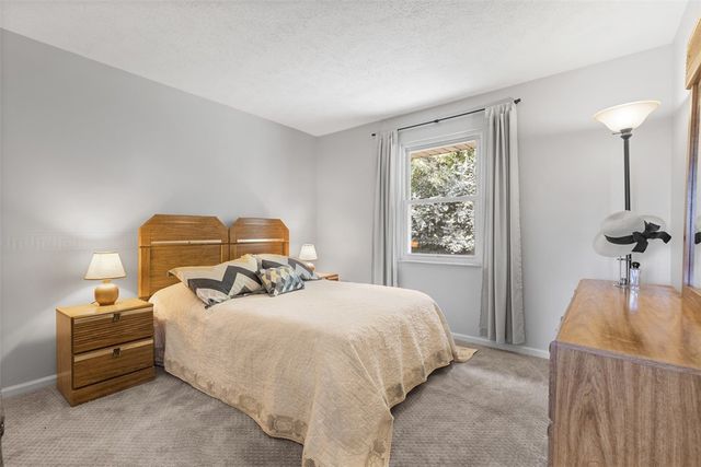 1105 Rial Dr, Bethel Park, PA 15102
