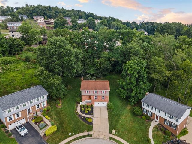 1105 Rial Dr, Bethel Park, PA 15102