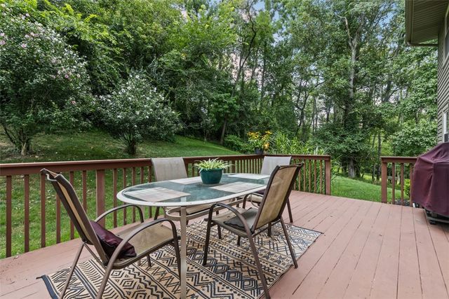 1105 Rial Dr, Bethel Park, PA 15102