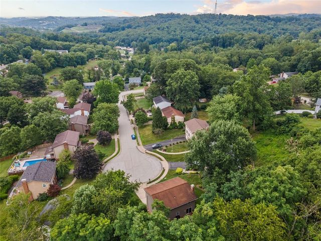1105 Rial Dr, Bethel Park, PA 15102