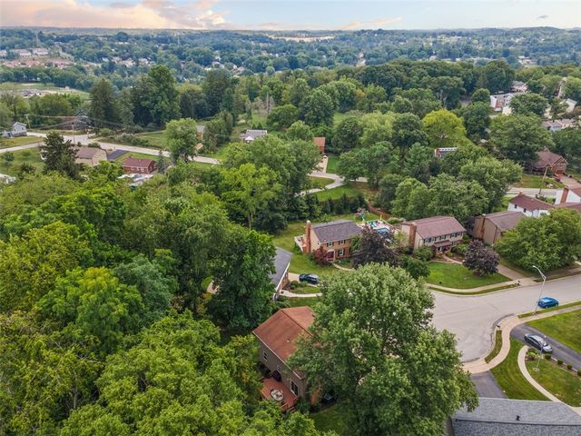 1105 Rial Dr, Bethel Park, PA 15102