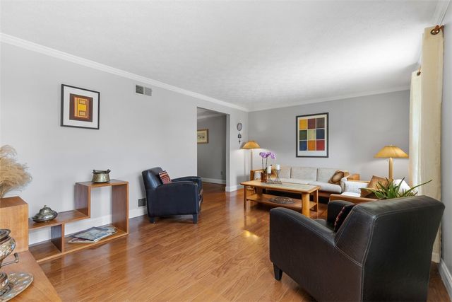 1105 Rial Dr, Bethel Park, PA 15102