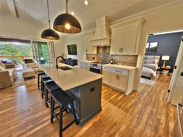 366 Hideaway Cove Drive, Seneca, SC 29672
