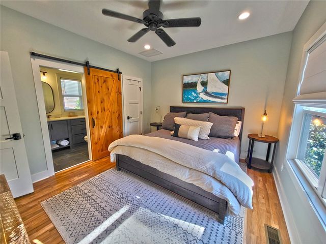 366 Hideaway Cove Drive, Seneca, SC 29672