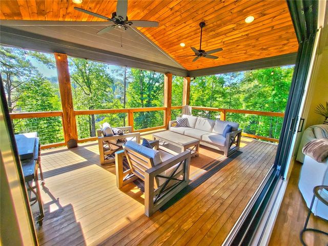 366 Hideaway Cove Drive, Seneca, SC 29672