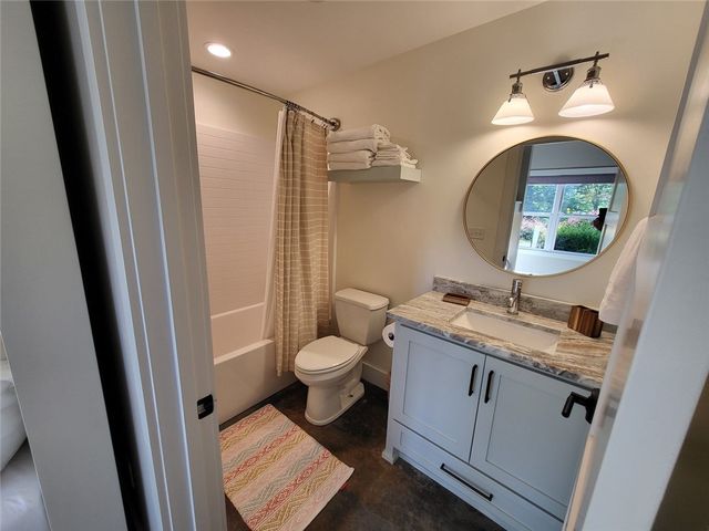 366 Hideaway Cove Drive, Seneca, SC 29672