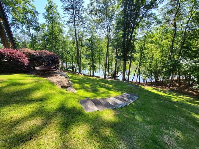 366 Hideaway Cove Drive, Seneca, SC 29672