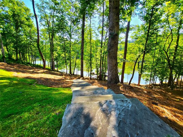 366 Hideaway Cove Drive, Seneca, SC 29672