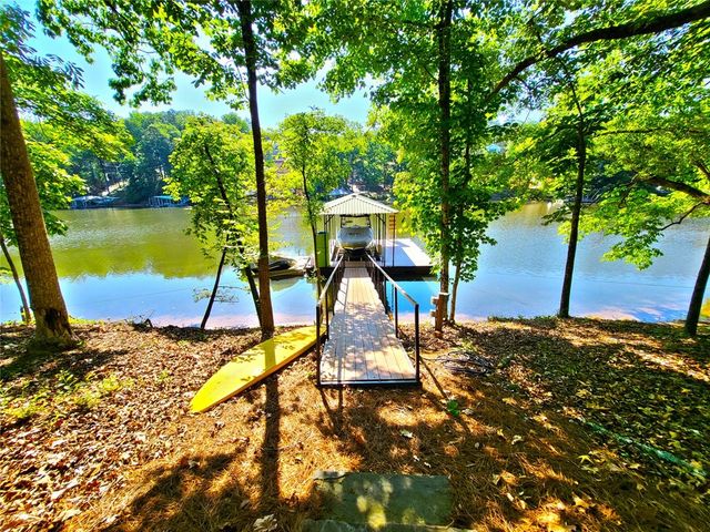366 Hideaway Cove Drive, Seneca, SC 29672