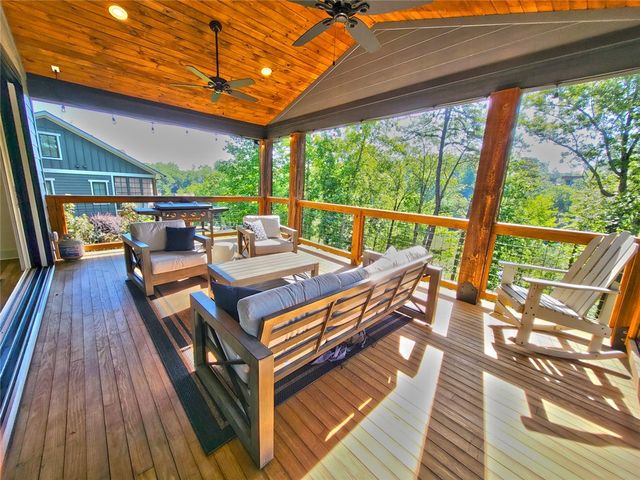 366 Hideaway Cove Drive, Seneca, SC 29672