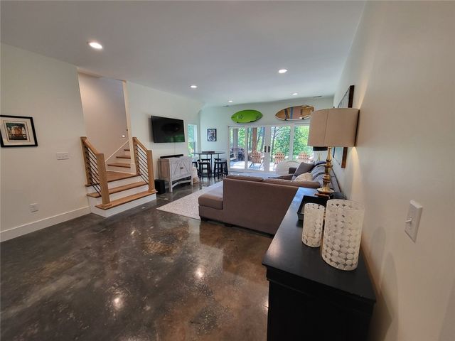 366 Hideaway Cove Drive, Seneca, SC 29672