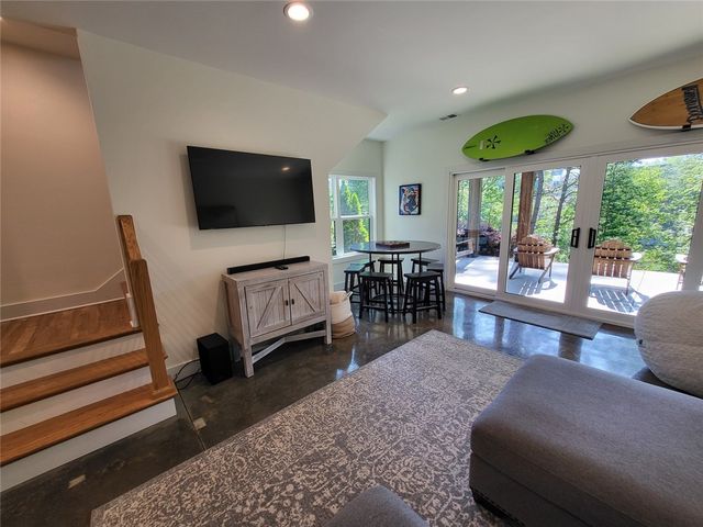 366 Hideaway Cove Drive, Seneca, SC 29672