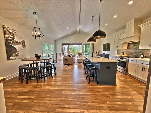 366 Hideaway Cove Drive, Seneca, SC 29672