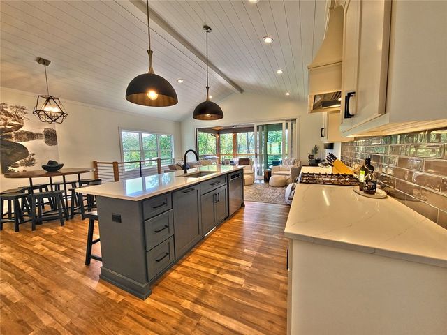 366 Hideaway Cove Drive, Seneca, SC 29672
