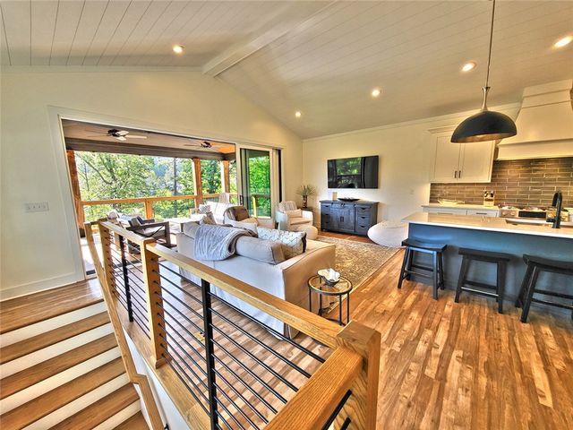 366 Hideaway Cove Drive, Seneca, SC 29672