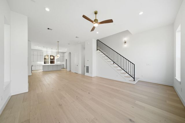 905 Blackshire, Houston, TX 77055