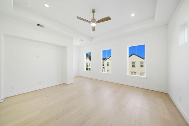 905 Blackshire, Houston, TX 77055