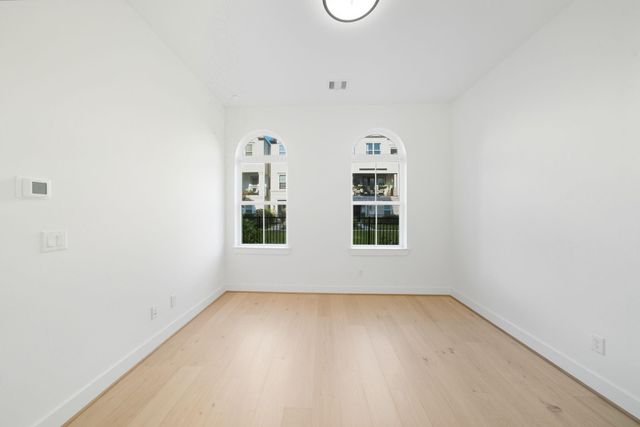 905 Blackshire, Houston, TX 77055