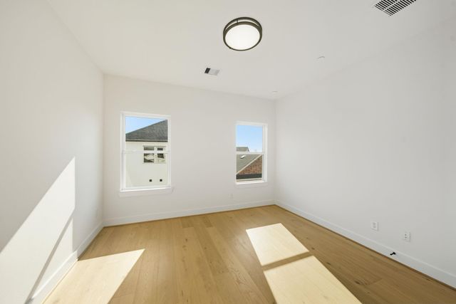 905 Blackshire, Houston, TX 77055